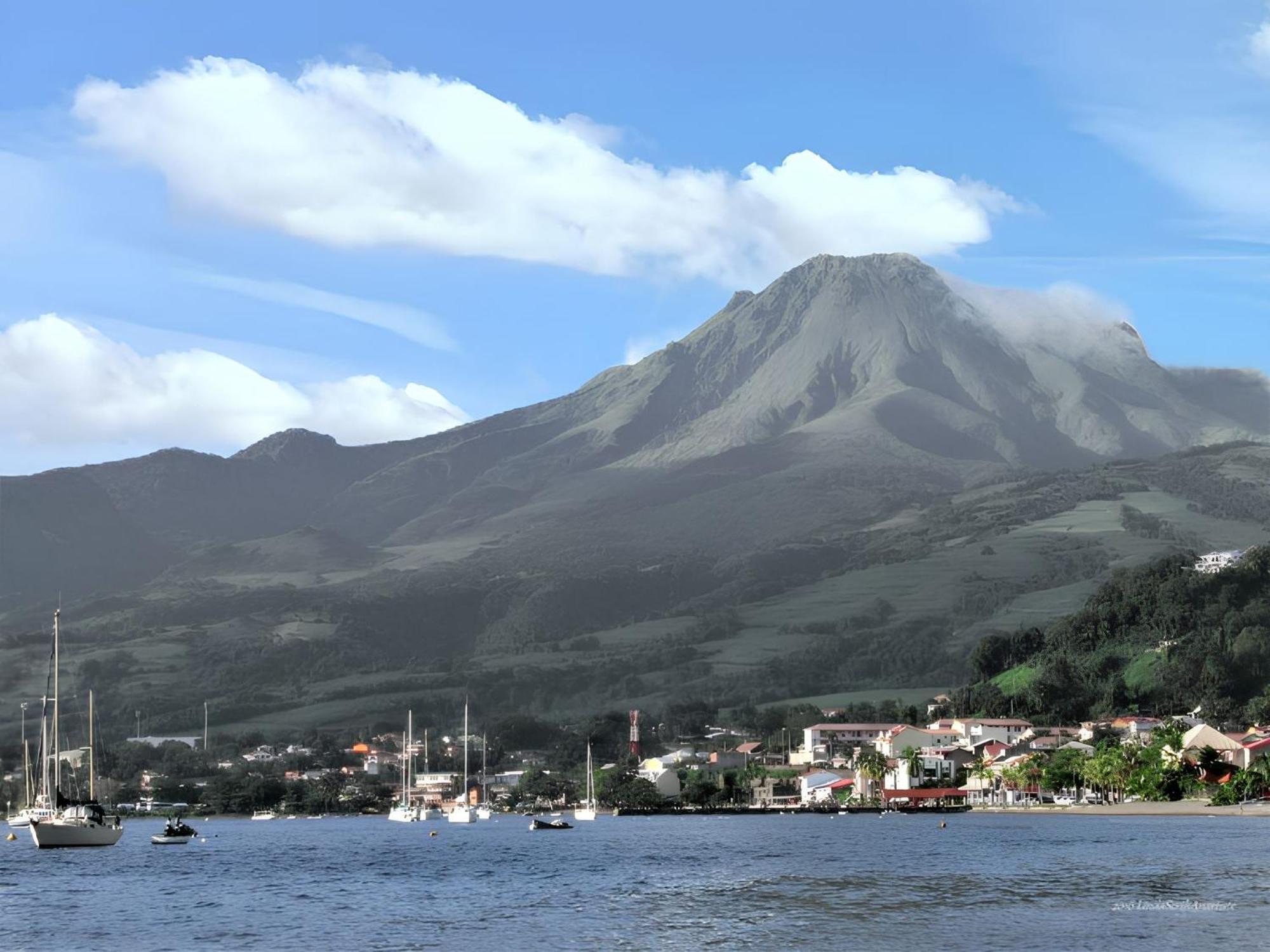 Maison De Charme A Saint-Pierre Avec Vue Sur Mer Et Montagne Esterno foto